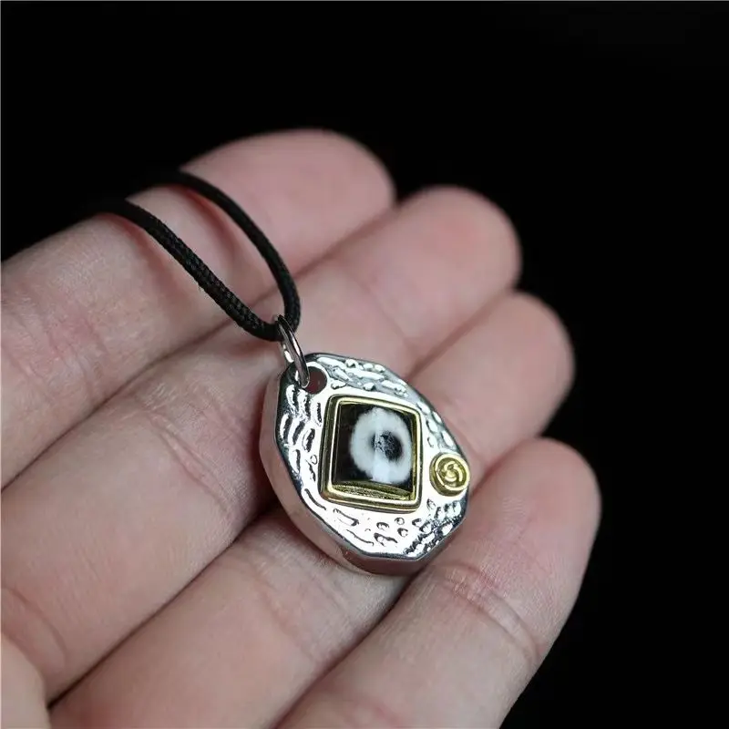Tibet Tianzhu Pendant Handmade Inlaid One Eye Tianzhu Pendant Necklace with Hand Chain Clip Pendant
Tibet Tianzhu Pendant Handmade Inlaid One Eye Tianzhu Pendant Necklace with Hand Chain Clip Pendant