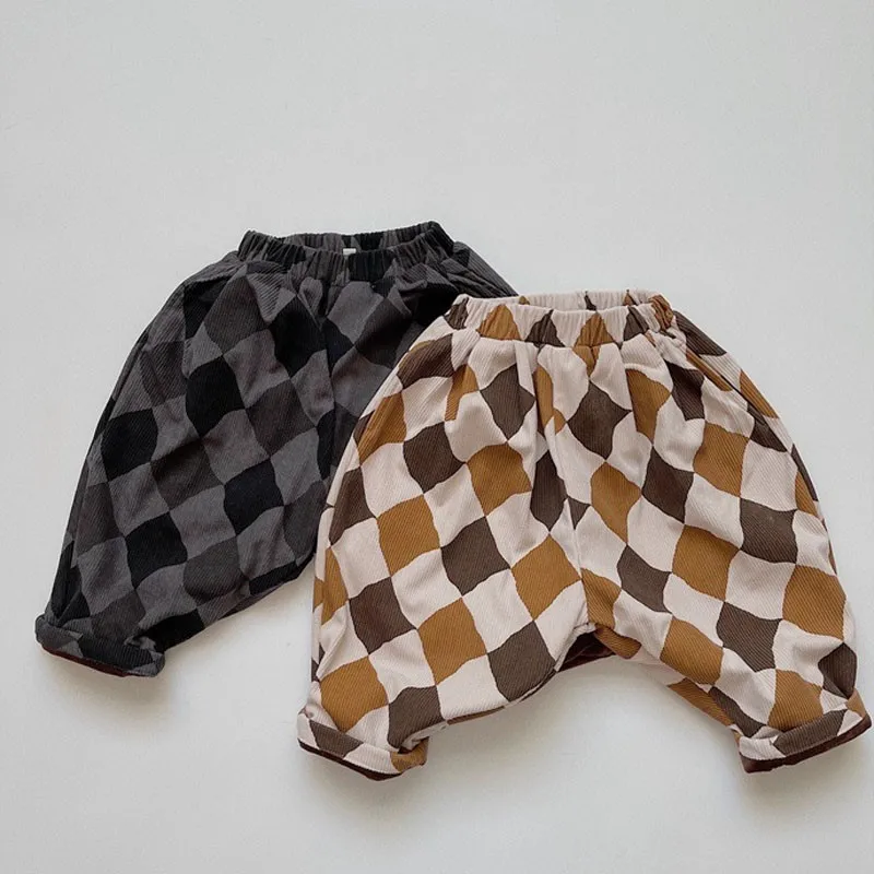 Kids Retro Plaid Fleece Pants Loose Rhombic Lattice Radish Trousers Boys Plush Harem Pants Oversize Jogger Pants Soft Sweatpants
Kids Retro Plaid Fleece Pants Loose Rhombic Lattice Radish Trousers Boys Plush Harem Pants Oversize Jogger Pants Soft Sweatpants