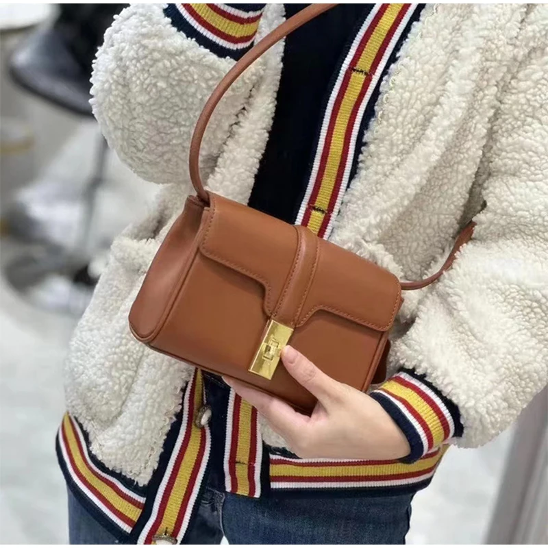 2023 Winter New Canvas With Leather Hundred Fashion Slanting Cross Shoulder Bag Niche Saddle Bag Women's Evening Bags
2023 Winter New Canvas With Leather Hundred Fashion Slanting Cross Shoulder Bag Niche Saddle Bag Women's Evening Bags