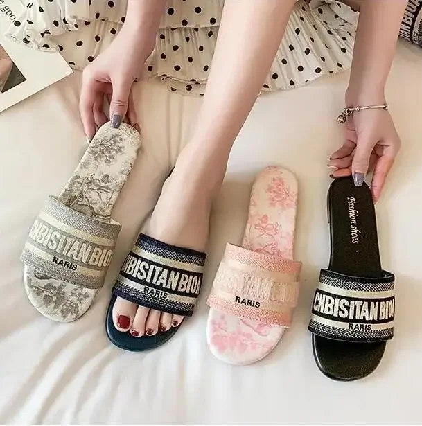 

2024 Luxury Summer Women Slippers Fashion Designers Sandals Vacation Beach Shoes Matching Ladies Flats Slippers Slides Shoes