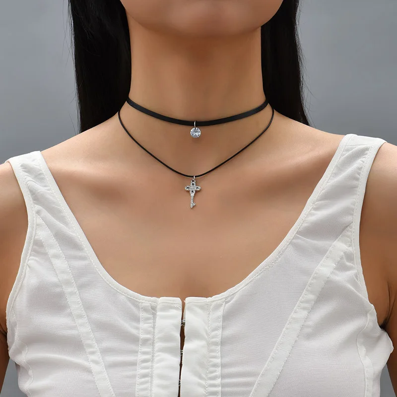 Korean Simple Multi-layer Rhinestone Key Pendant Necklace for Women's Trend Personality Fishbone Pendant Short Necklace Jewelry
Korean Simple Multi-layer Rhinestone Key Pendant Necklace for Women's Trend Personality Fishbone Pendant Short Necklace Jewelry