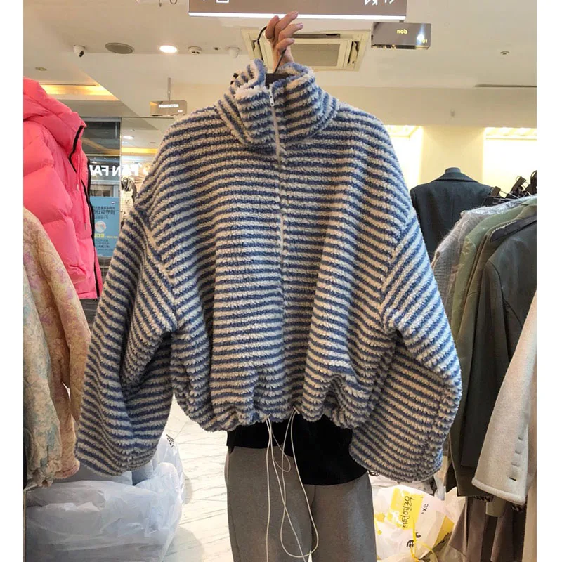 Lamb Fur Striped Women Coats Winter Turtleneck Loose Short Empired Drawstring Thick Warm Fleece Streetwear Female Outwear Tops
Lamb Fur Striped Women Coats Winter Turtleneck Loose Short Empired Drawstring Thick Warm Fleece Streetwear Female Outwear Tops