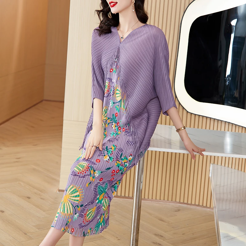 Sanzhai Pleated Dress 2023 Summer New V-neck Flower Print Bat Sleeves Elastic Loose Large Tassel Slim Knee Length Robe Dress
Sanzhai Pleated Dress 2023 Summer New V-neck Flower Print Bat Sleeves Elastic Loose Large Tassel Slim Knee Length Robe Dress
