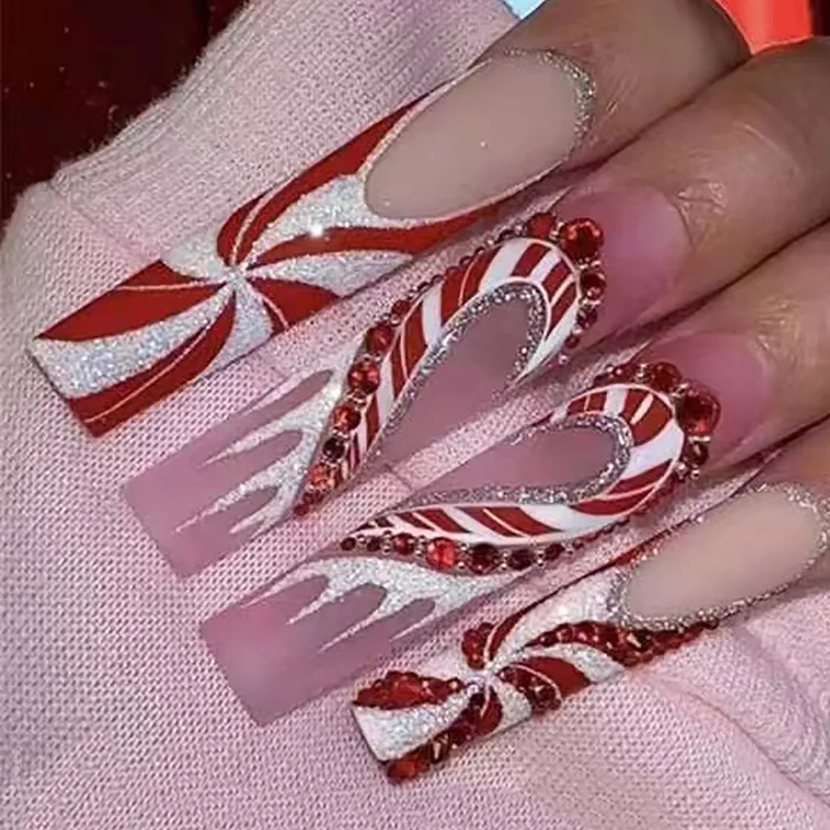 24pcs Middle length False Nails shape Nail Tips Nails set press on Detachable Christmas Theme Fake Nails
24pcs Middle length False Nails shape Nail Tips Nails set press on Detachable Christmas Theme Fake Nails