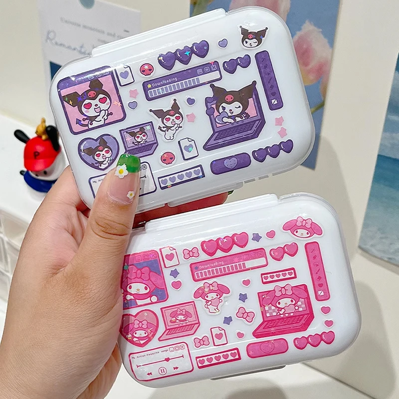 Sanrios My Meoldy Cinnamonroll Hello Kitty Kuromi, контейнер для хранения наклеек, портативная мини-упаковка, вместительная упаковочная коробка
Sanrios My Meoldy Cinnamonroll Hello Kitty Kuromi, контейнер для хранения наклеек, портативная мини-упаковка, вместительная упаковочная коробка