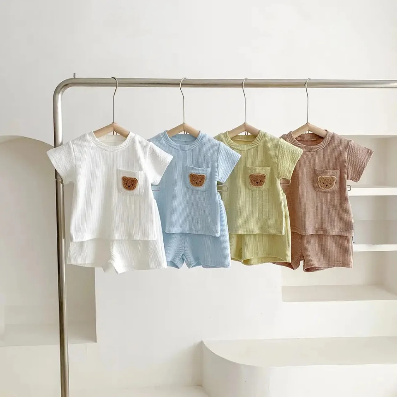 2024 Summer Baby Clothing Set Boys Girls Cute Bear Embroidery Pocket Short Sleeves Tops and Shorts
2024 Summer Baby Clothing Set Boys Girls Cute Bear Embroidery Pocket Short Sleeves Tops and Shorts