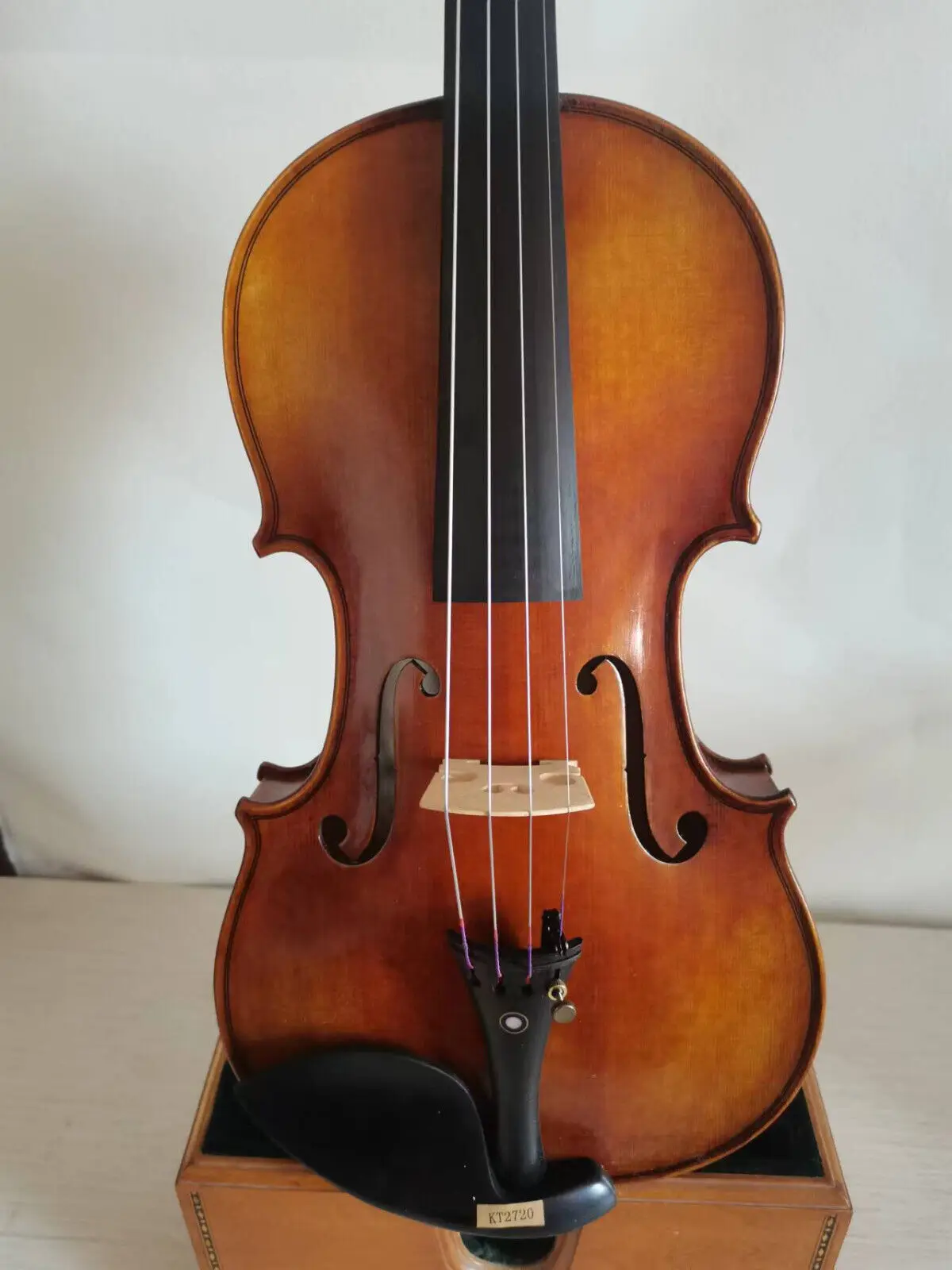 Master 4/4 violin Solid flamed maple back spruce top hand carved nice sound 2720
Master 4/4 violin Solid flamed maple back spruce top hand carved nice sound 2720