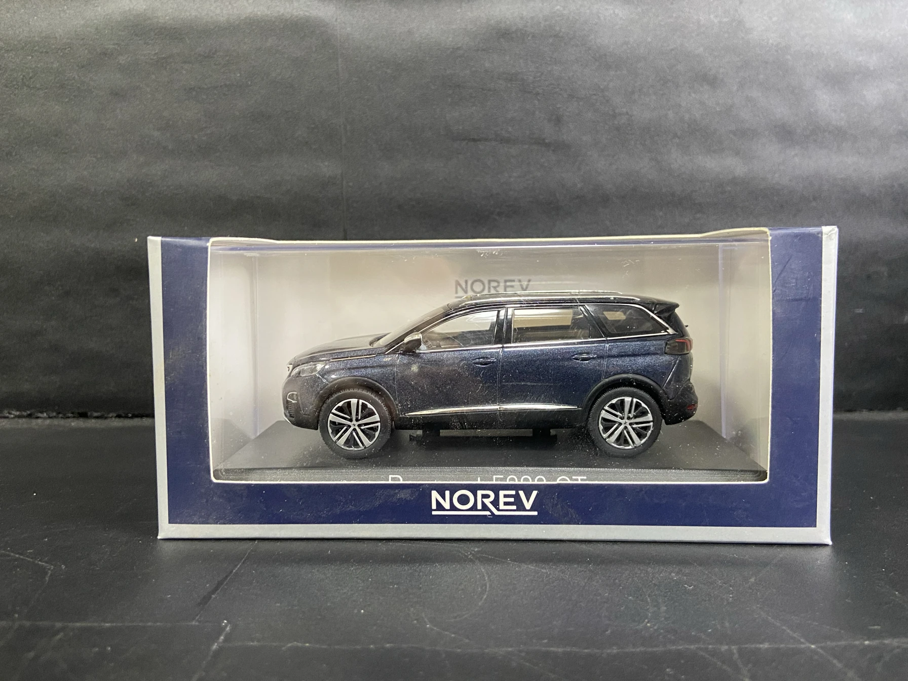 Литой в масштабе 1/43 NOREV Peugeot 5008 GT 2016 Синяя модель автомобиля из сплава коллекционная игрушка подарок демонстрационный орнамент
Литой в масштабе 1/43 NOREV Peugeot 5008 GT 2016 Синяя модель автомобиля из сплава коллекционная игрушка подарок демонстрационный орнамент
