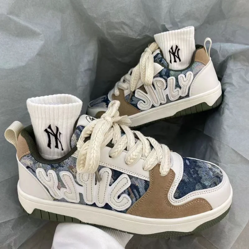 Vintage Men Sneakers Training Fashion Designer Letter Patch Women Sports Casual Shoes Flat Platform Breathable New Male Footwear
Vintage Men Sneakers Training Fashion Designer Letter Patch Women Sports Casual Shoes Flat Platform Breathable New Male Footwear