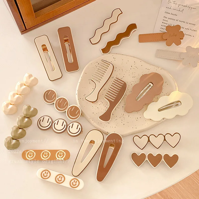 New Korean Version of Women's Hair Clip Girls Simple Duck Mouth Clip Back of The Head Side One Line Clip Hair Clip Accessories
New Korean Version of Women's Hair Clip Girls Simple Duck Mouth Clip Back of The Head Side One Line Clip Hair Clip Accessories