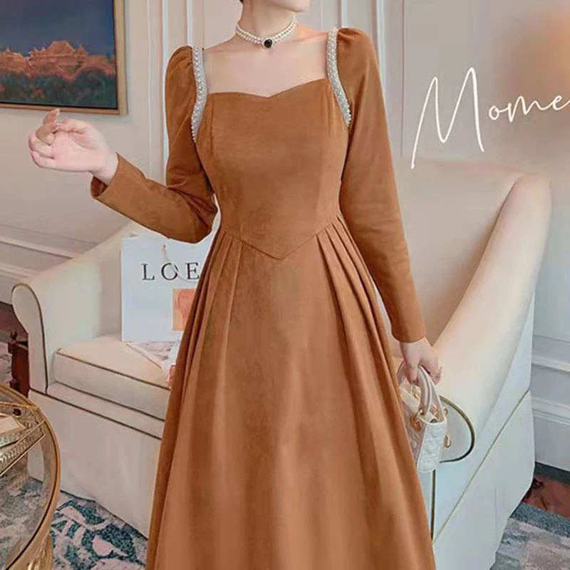 Autumn and Winter New Retro Long sleeved Dress with a Feeling of Bottom Skirt, Court Style Waist Wrapped Over Knee Long Dress
Autumn and Winter New Retro Long sleeved Dress with a Feeling of Bottom Skirt, Court Style Waist Wrapped Over Knee Long Dress