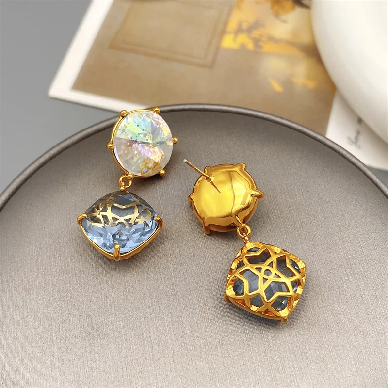Korean Fashion Hollow Out Flower Inlaid Colored Crystal Glass Drop Earrings For Women Elegant And Fashionable Earrings Jewelry
Korean Fashion Hollow Out Flower Inlaid Colored Crystal Glass Drop Earrings For Women Elegant And Fashionable Earrings Jewelry