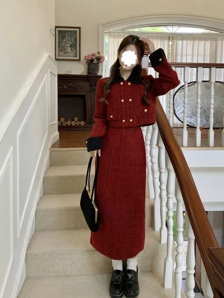 UNXX Red Small Fragrance Style Polo Neck Short Jacket - Elegant Two-piece Set for Women in Spring/Autumn, High-end Long Skirt
UNXX Red Small Fragrance Style Polo Neck Short Jacket - Elegant Two-piece Set for Women in Spring/Autumn, High-end Long Skirt