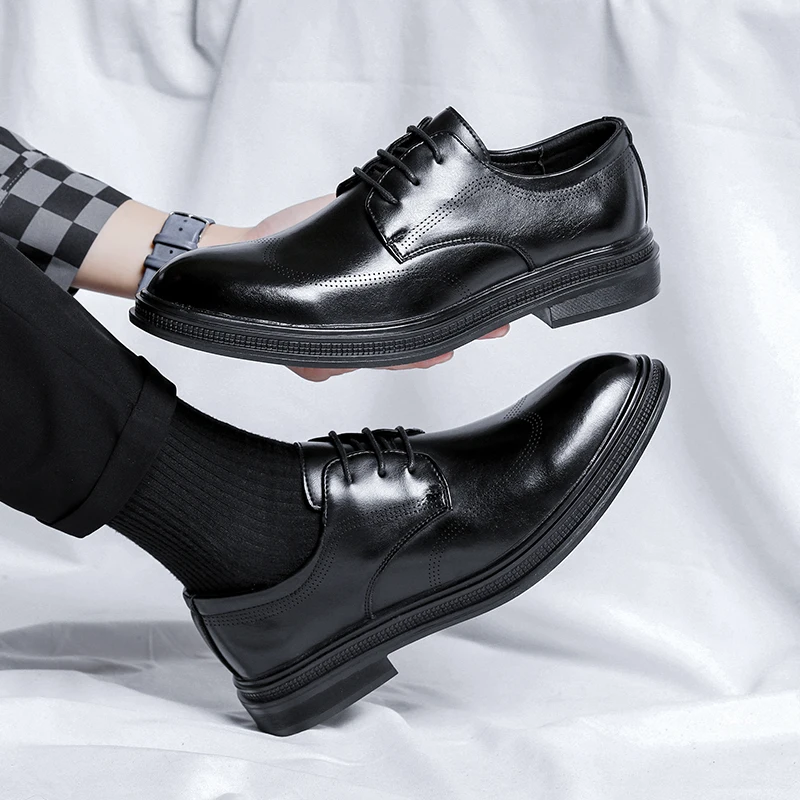 Men wedding party shoes Leather Men Business Casual oxfords Men Breathable Classic Moccasins Hombre Breathable brogue Men Shoes
Men wedding party shoes Leather Men Business Casual oxfords Men Breathable Classic Moccasins Hombre Breathable brogue Men Shoes