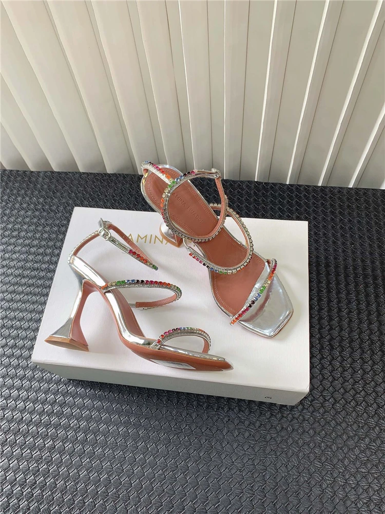 Amina Muaddi Japanese Kendou Same Crystal Square Toe Open Toe High Heel Sandals Wine Cup Heel Sexy High Heel Shoes
Amina Muaddi Japanese Kendou Same Crystal Square Toe Open Toe High Heel Sandals Wine Cup Heel Sexy High Heel Shoes