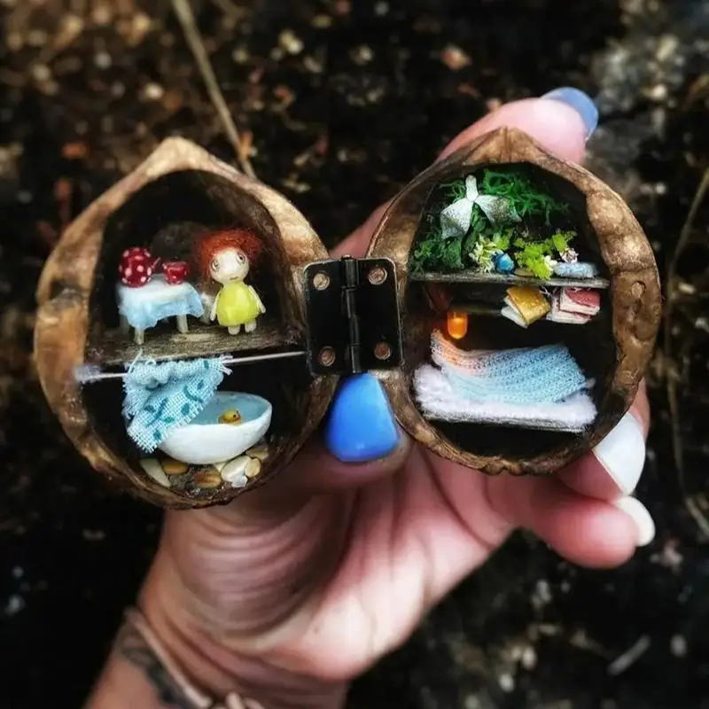 

Walnut Shell Dollhouse Tiny World Inside Walnuts Resin Miniature Dollhouse Kit Handmade Mini Library 3D Children's Toy Gift