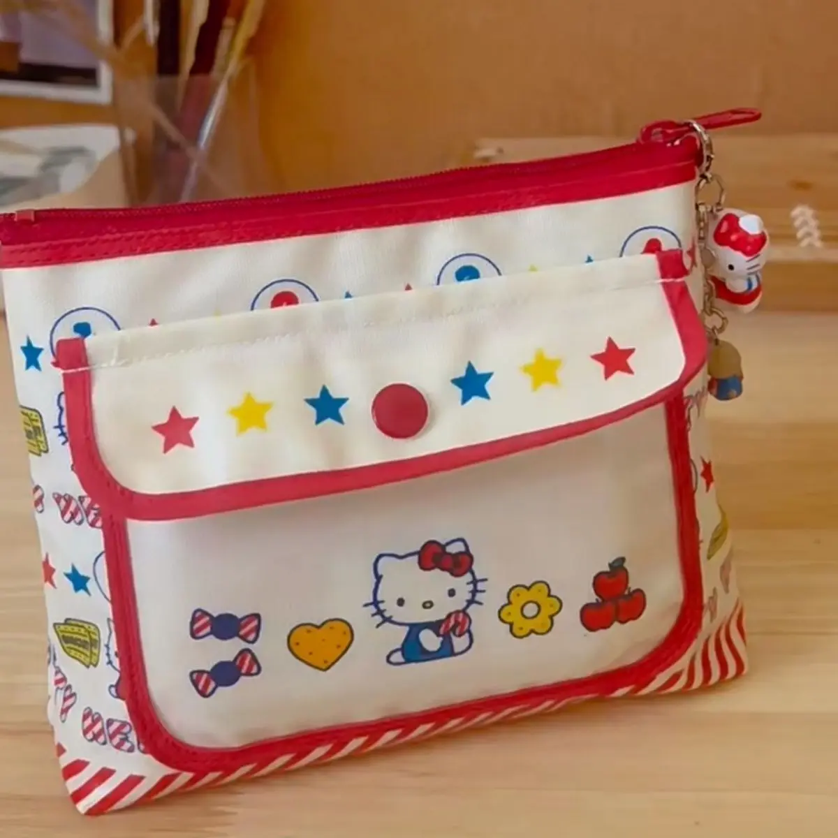 Холщовая Сумка для хранения Hello Kitty в стиле ретро, модная сумка для макияжа, сумка для мытья с мультипликационным рисунком аниме, водонепроницаемая портативная модная Подарочная игрушка для девочек
Холщовая Сумка для хранения Hello Kitty в стиле ретро, модная сумка для макияжа, сумка для мытья с мультипликационным рисунком аниме, водонепроницаемая портативная модная Подарочная игрушка для девочек