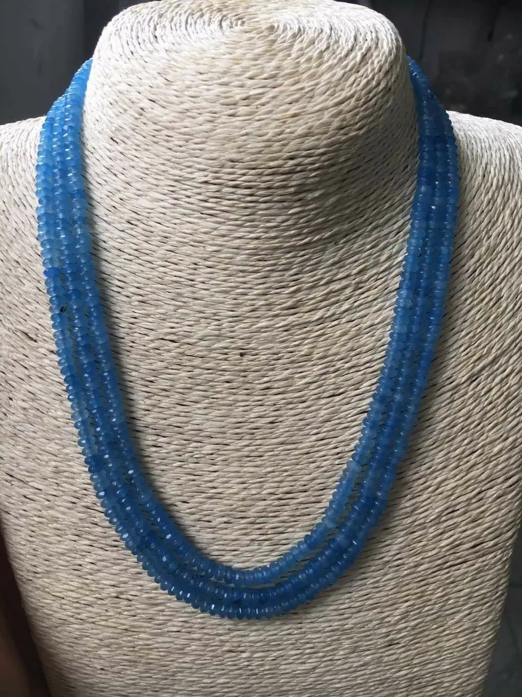 GENUINE TOP NATURAL 3 Rows 2X4mm FACETED Aquamarine Blue jade BEADS NECKLACE 17-18"
GENUINE TOP NATURAL 3 Rows 2X4mm FACETED Aquamarine Blue jade BEADS NECKLACE 17-18"