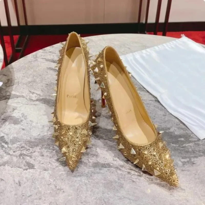 Rivets Top Quality Womens High Heels Luxury Fashion Ladies Crystal Glisten Red Sole Shoes Classic Retro Designer 10cm High Heel
Rivets Top Quality Womens High Heels Luxury Fashion Ladies Crystal Glisten Red Sole Shoes Classic Retro Designer 10cm High Heel