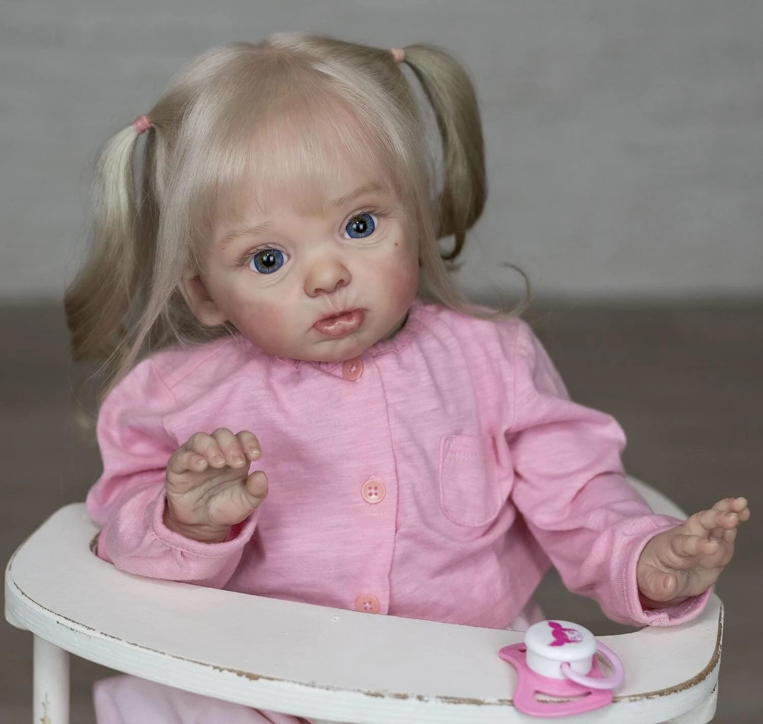 60CM Lifelike Huge Toddler Doll Finished Adelaide Reborn Baby Dolls 3D Paint Skin Visible Veins Handmade Dolls Toy Xmas Gift
60CM Lifelike Huge Toddler Doll Finished Adelaide Reborn Baby Dolls 3D Paint Skin Visible Veins Handmade Dolls Toy Xmas Gift