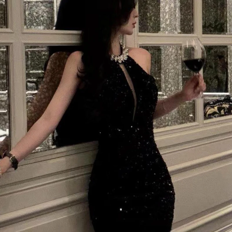 2024 New Woman Dress Sleeveless Rhinestone Sequins Hollow Out Halter Elegant Sexy Mini Dresses Slim Party Clubwear Ladies
2024 New Woman Dress Sleeveless Rhinestone Sequins Hollow Out Halter Elegant Sexy Mini Dresses Slim Party Clubwear Ladies