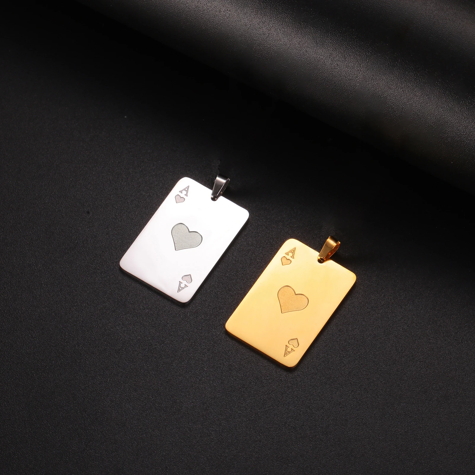 Creative Playing Cards Ace Pendant Stainless Steel Poker Card Charm For Jewelry Make Diy Men Hip Hop Necklace Keychain Accessory 
Creative Playing Cards Ace Pendant Stainless Steel Poker Card Charm For Jewelry Make Diy Men Hip Hop Necklace Keychain Accessory