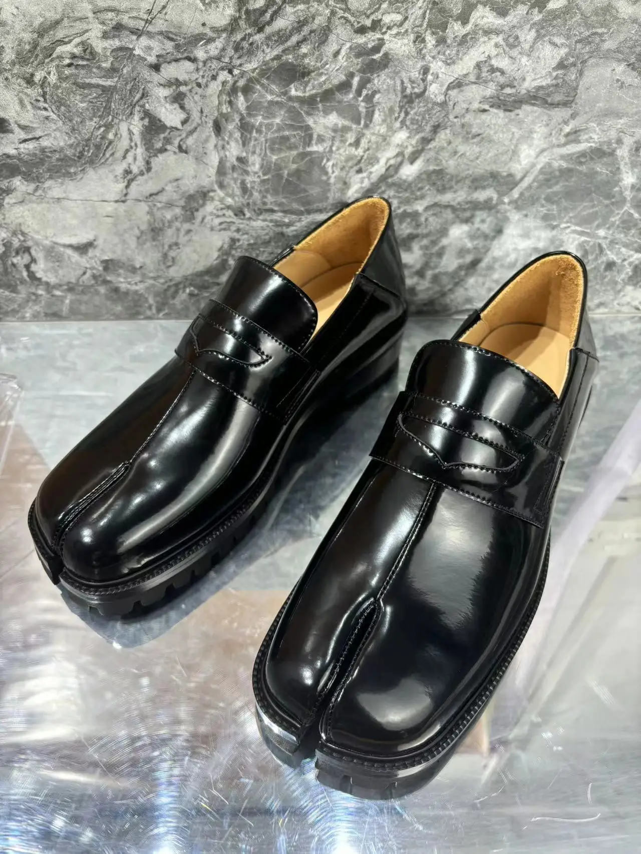 Brand Oxford Dress Men Shoes Business Fashion Designer Wedding Formal Genuine Leather Shoes for Men Handmade
Brand Oxford Dress Men Shoes Business Fashion Designer Wedding Formal Genuine Leather Shoes for Men Handmade