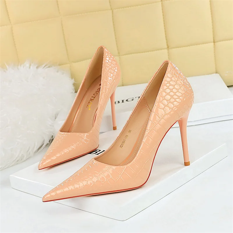 

Women Fashion Shallow Mouth Thin High Heel Shoes Pointed Toe Green Nude Office Serpentine Patent Leather Wedding Party Shoes