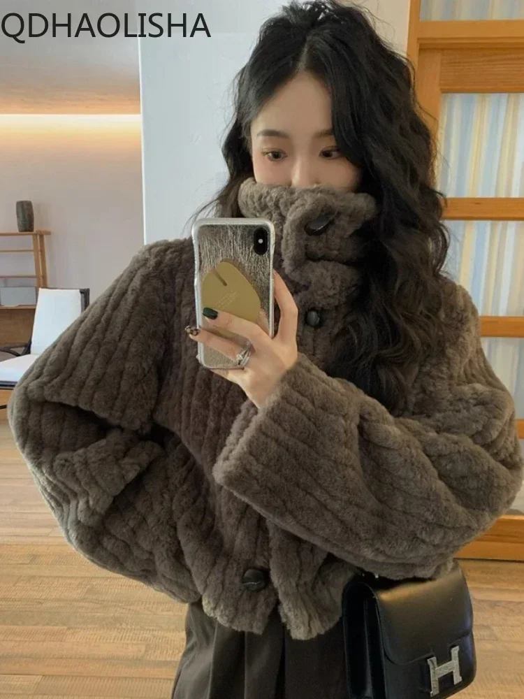 Deeptown Vintage Faux Fur Cropped Jackets Women Korean Style Fleece Fluffy Short Coats Elegant Thick Warm Outwear Autumn Winter
Deeptown Vintage Faux Fur Cropped Jackets Women Korean Style Fleece Fluffy Short Coats Elegant Thick Warm Outwear Autumn Winter