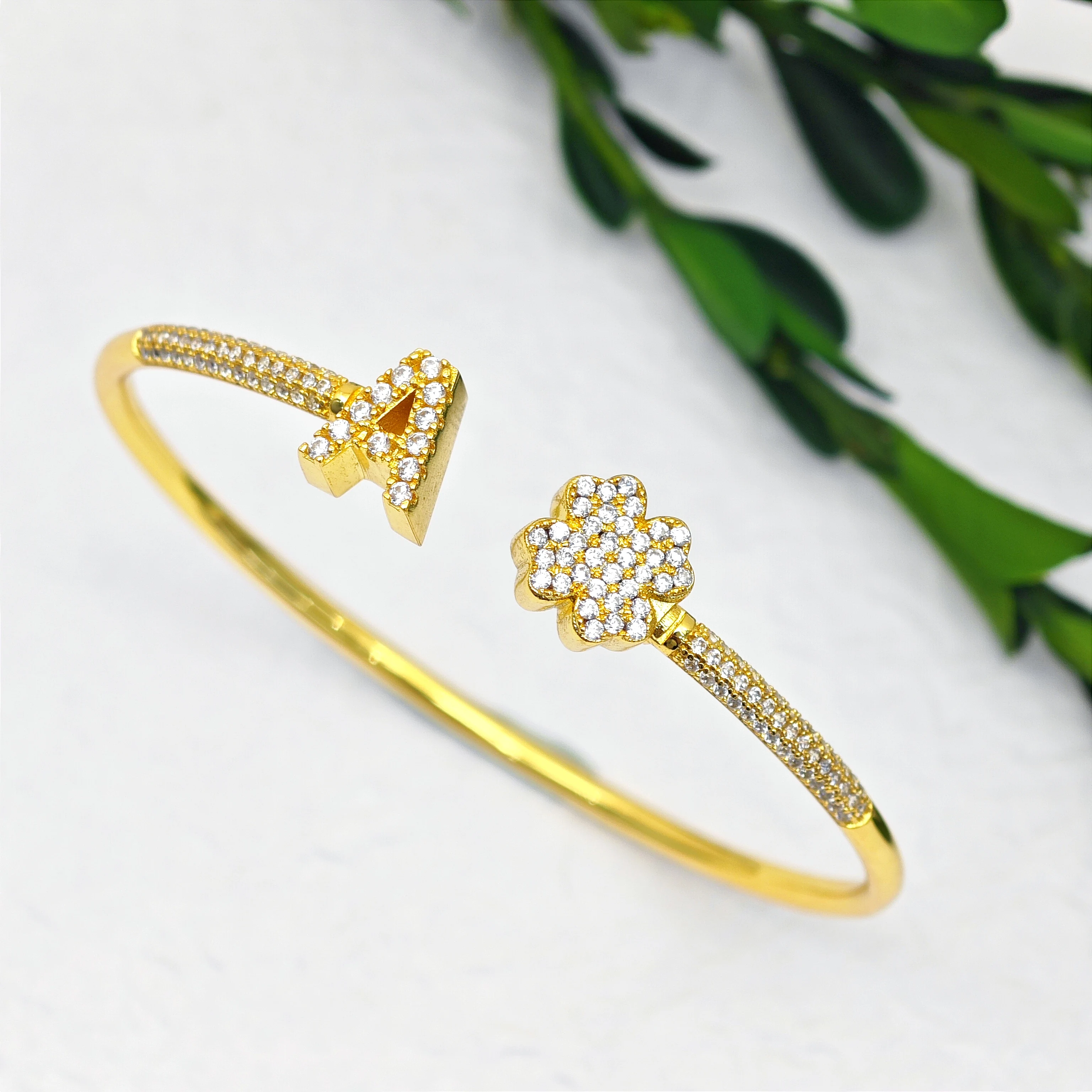 

2024 Lucky Four Leaf Clover Open Cuff Bangle Custom Initial Letter Gold Plated Charm Bangle Bracelet For Women Jewelry Gifts