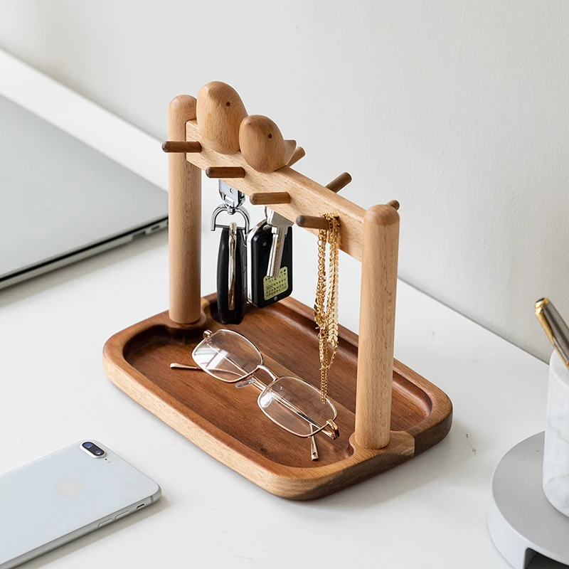 

The porch key storage ornaments are decorated into the creative hook tray of the door-to-door shelf.