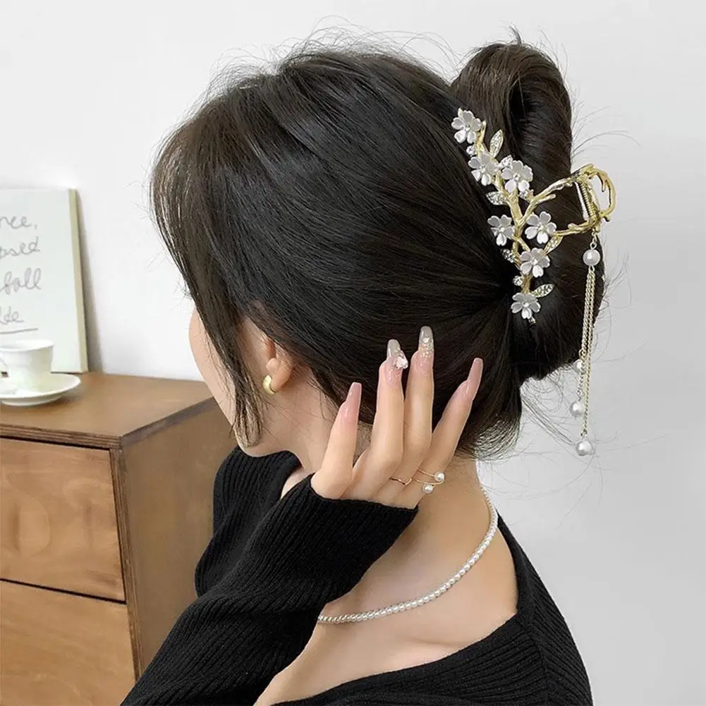 Pearl Flower Tassel Hair Claw Clip Girl Retro Ponytail Exquisite Korean Clip Women Accessories Shark Hair Clip Hair U7F9
Pearl Flower Tassel Hair Claw Clip Girl Retro Ponytail Exquisite Korean Clip Women Accessories Shark Hair Clip Hair U7F9