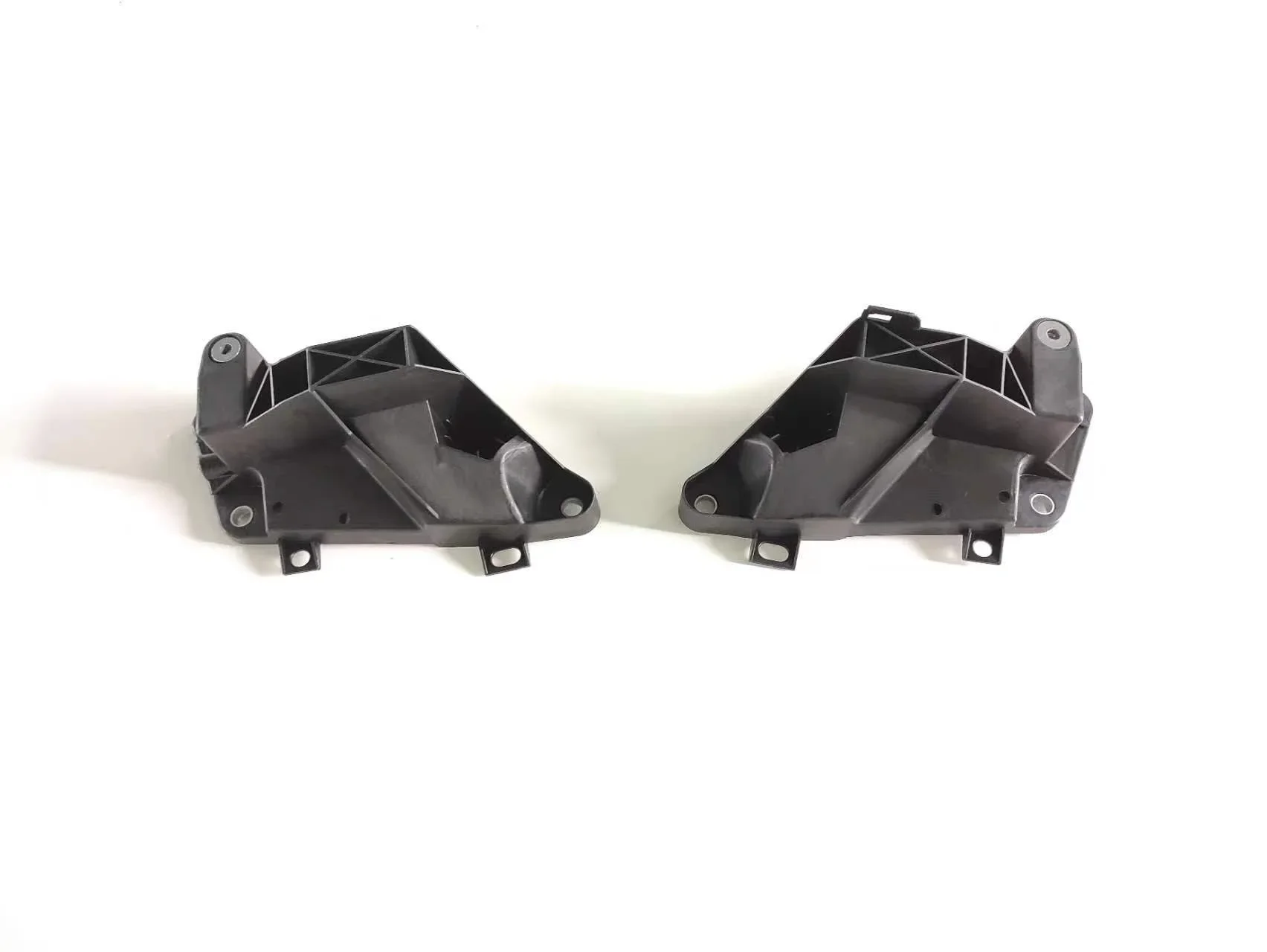 1pc For 2017-2023 grand voyager Radiator support bracket drive 68292238AB 68292239AB
1pc For 2017-2023 grand voyager Radiator support bracket drive 68292238AB 68292239AB