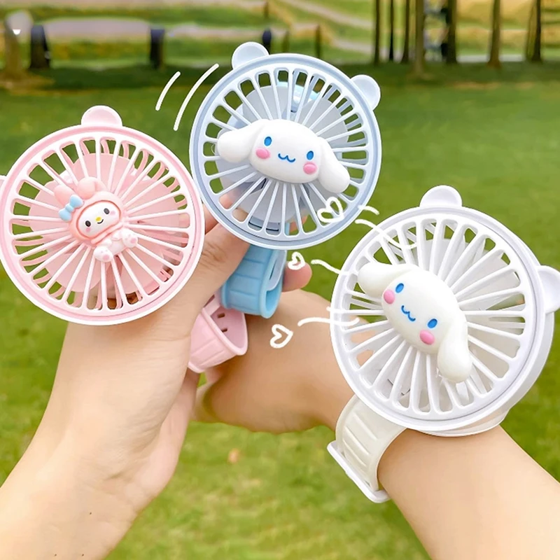 Милые часы Sanrio с аниме-героями мультфильмов, Cinnamoroll, моя мелодия, Hello Kitty, портативный Usb Перезаряжаемый браслет, беззвучный веер, подарок для девушки
Милые часы Sanrio с аниме-героями мультфильмов, Cinnamoroll, моя мелодия, Hello Kitty, портативный Usb Перезаряжаемый браслет, беззвучный веер, подарок для девушки