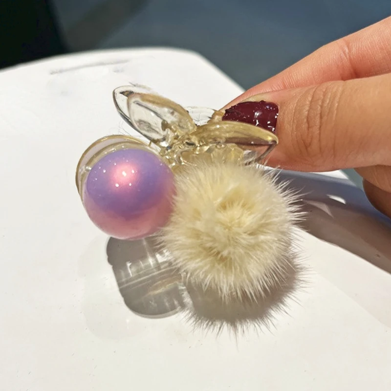 Fashion New Small Grip Hair Accessories Winter Banger Broken Clip on The Side French Vintage Plush Pearl Butterfly Claws
Fashion New Small Grip Hair Accessories Winter Banger Broken Clip on The Side French Vintage Plush Pearl Butterfly Claws