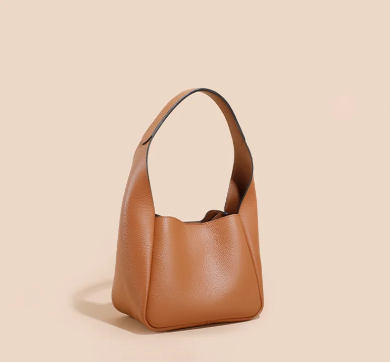 A1010 2023 Hot Men and Women Leather Medium Large Handbag Shoulder Bags Large Capacity Ladies Single Shoulder Bag Crossbody Bag
A1010 2023 Hot Men and Women Leather Medium Large Handbag Shoulder Bags Large Capacity Ladies Single Shoulder Bag Crossbody Bag