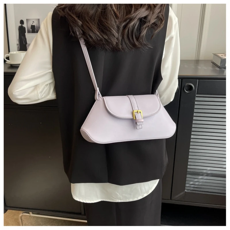 Женская сумка-хобо через плечо, с магнитной пряжкой
Женская сумка-хобо через плечо, с магнитной пряжкой