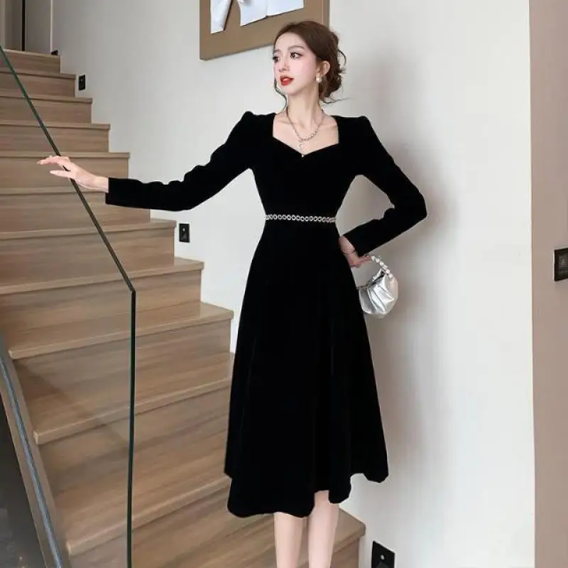 Hepburn Style Black Temperament Velvet Dress For Women's 2023 Autumn/winter New Fashionable Waistband Versatile Mid Length Skirt
Hepburn Style Black Temperament Velvet Dress For Women's 2023 Autumn/winter New Fashionable Waistband Versatile Mid Length Skirt