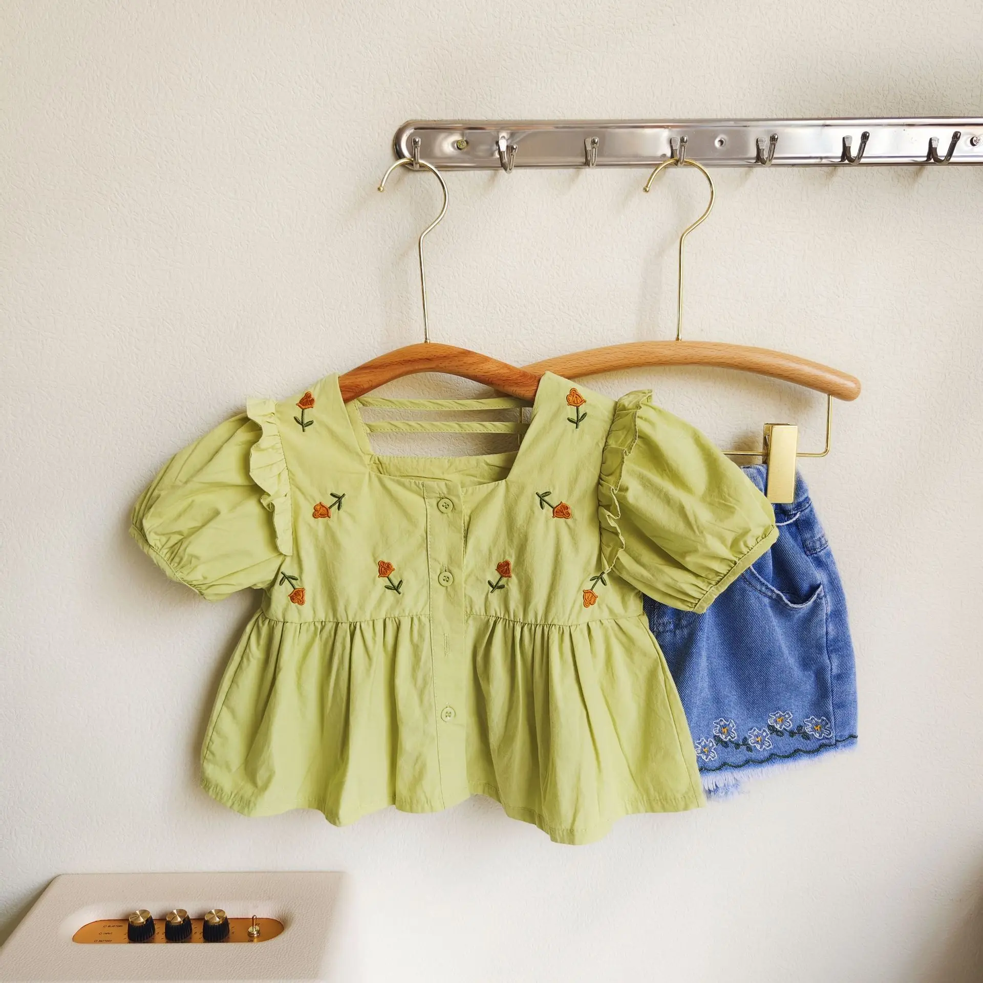 Kid Clothes 2023 New Summer Embroidered Square Collar Top Denim Shorts 2Pcs Casual Girl Suit Short Sleeve Children Set 3-7Y
Kid Clothes 2023 New Summer Embroidered Square Collar Top Denim Shorts 2Pcs Casual Girl Suit Short Sleeve Children Set 3-7Y