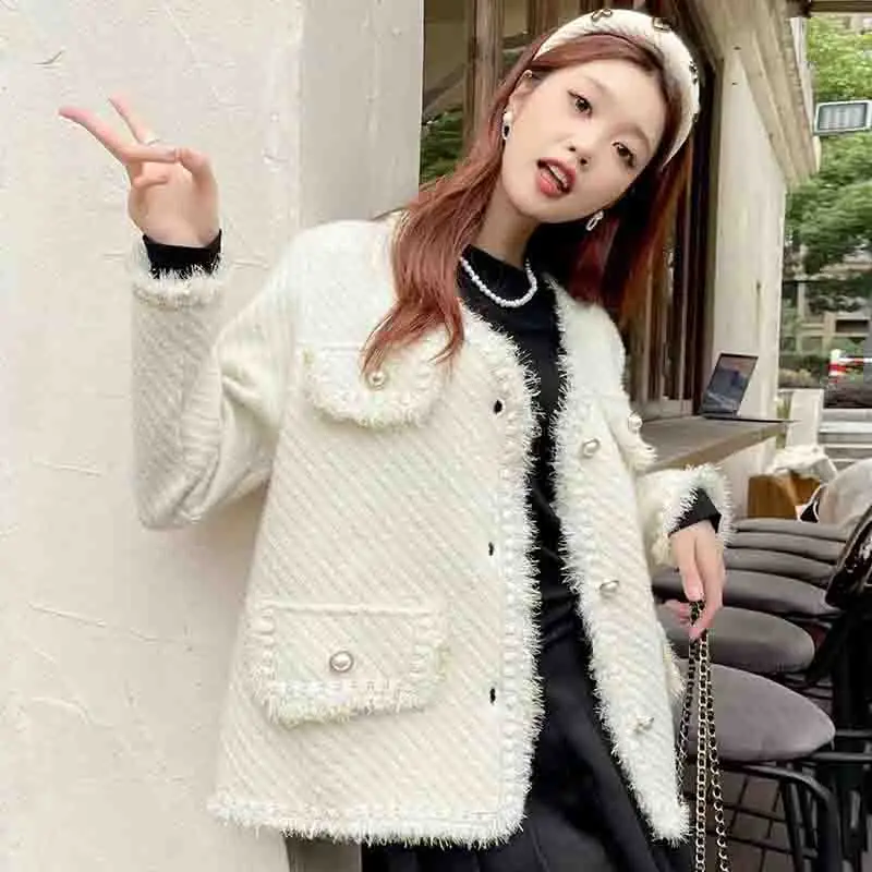 New Female Tassels Fashion V-neck Small Fragrant Coat Women Autumn Winter Lmitation Mink Velvet Long Sleeved Knitted Cardigan
New Female Tassels Fashion V-neck Small Fragrant Coat Women Autumn Winter Lmitation Mink Velvet Long Sleeved Knitted Cardigan