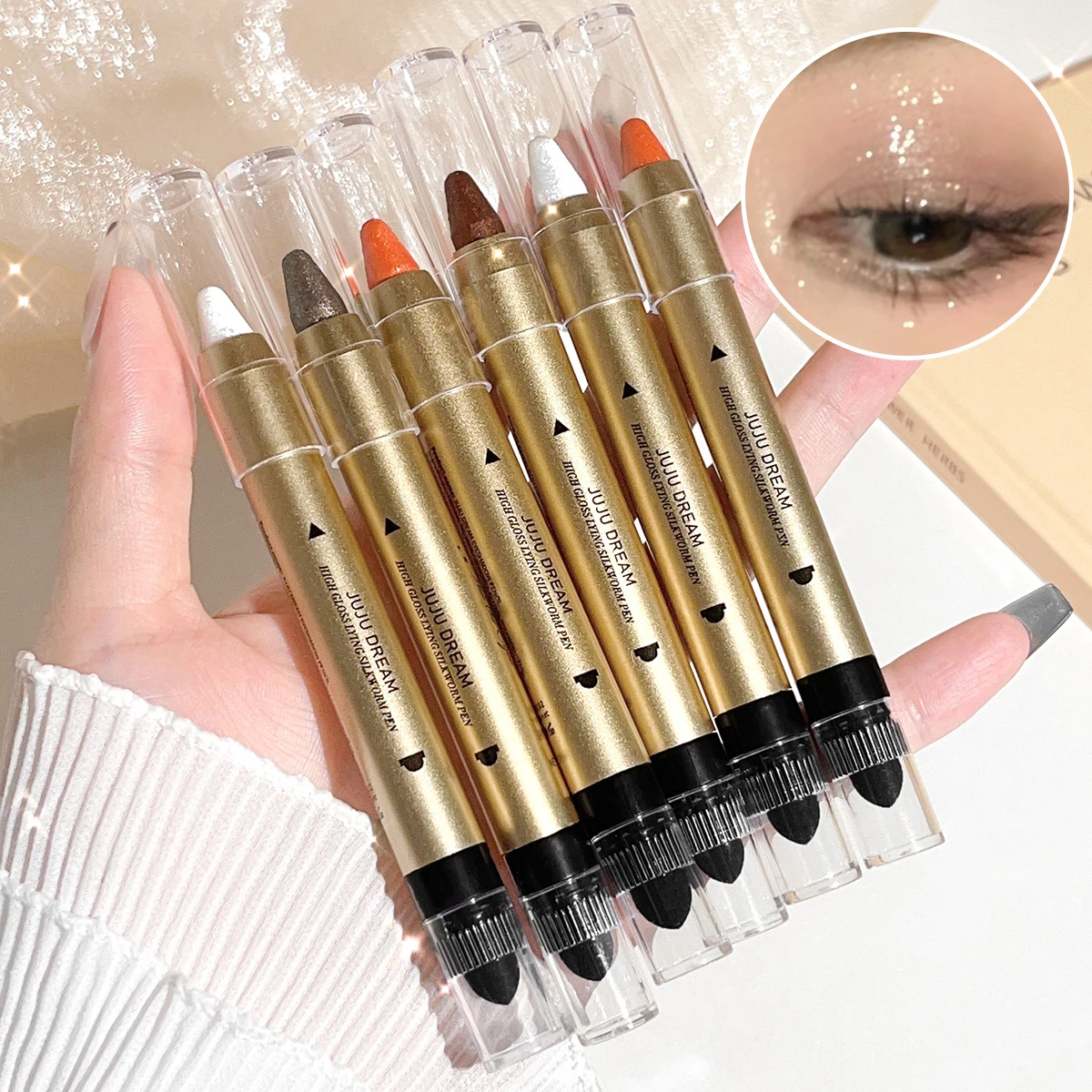 Glowing highlighter eye shadow pencil with pearlescent shimmer and fine glitter for brightening and a dimensional effect 18 S2a10fc0fc4cd45ea964afba119eba6013