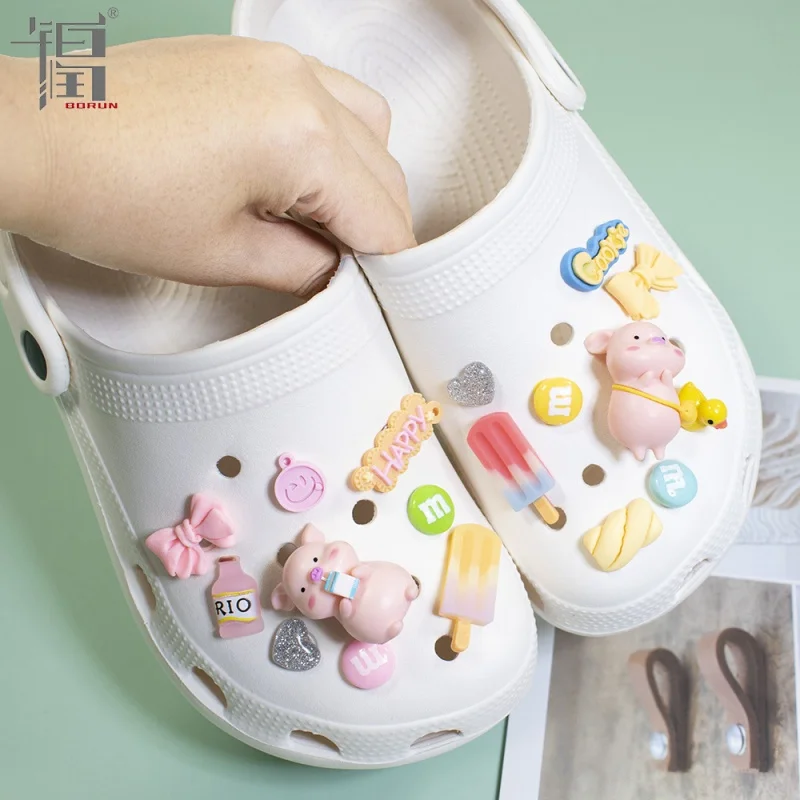 New Cute Pink Pig Shoe Charms Designer DIY Anime Quality Women Shoes Decaration Jibb for JIBS Clogs Buckle Kids Boy Girls Gifts
New Cute Pink Pig Shoe Charms Designer DIY Anime Quality Women Shoes Decaration Jibb for JIBS Clogs Buckle Kids Boy Girls Gifts