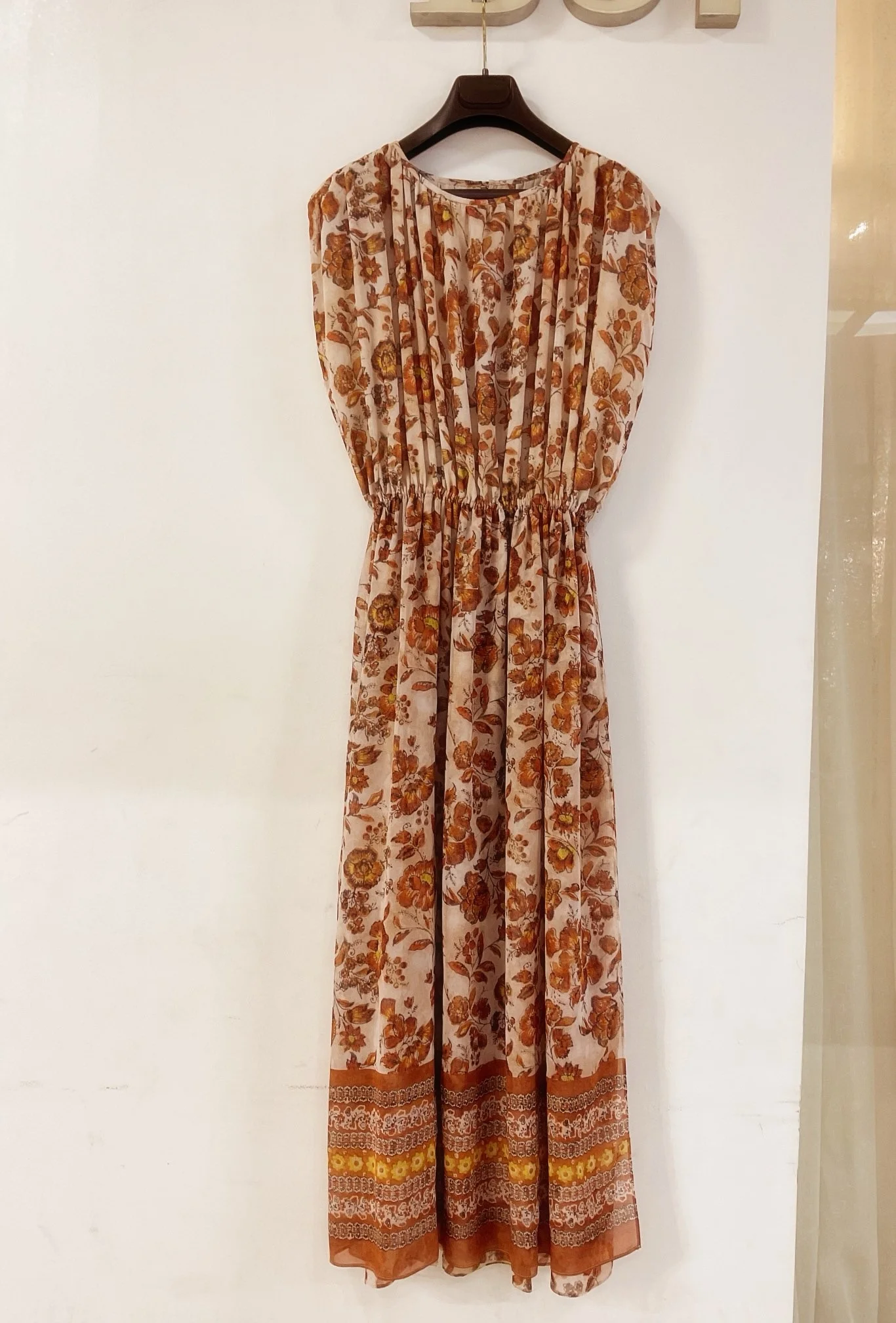 New Silk Printed Dress with Round Neck, Retro Style, Lightweight, Comfortable, and Cool Women's Dress
New Silk Printed Dress with Round Neck, Retro Style, Lightweight, Comfortable, and Cool Women's Dress