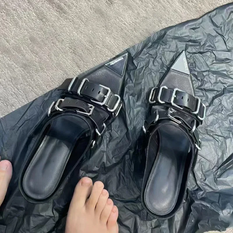 2024 New Niche High-End Pointed Toe High Heeled Slippers with Metal Belt Buckle, Vintage Punk Slope Heel Sandals
2024 New Niche High-End Pointed Toe High Heeled Slippers with Metal Belt Buckle, Vintage Punk Slope Heel Sandals