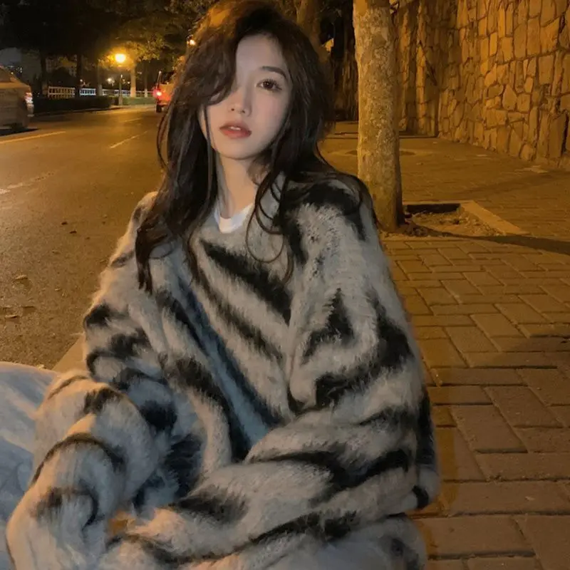 Soft Glutinous Mare Hair Zebra Pattern Sweater For Women In Winter, Thickened And Lazy Style, Loose Outer Wear Design With A
Soft Glutinous Mare Hair Zebra Pattern Sweater For Women In Winter, Thickened And Lazy Style, Loose Outer Wear Design With A