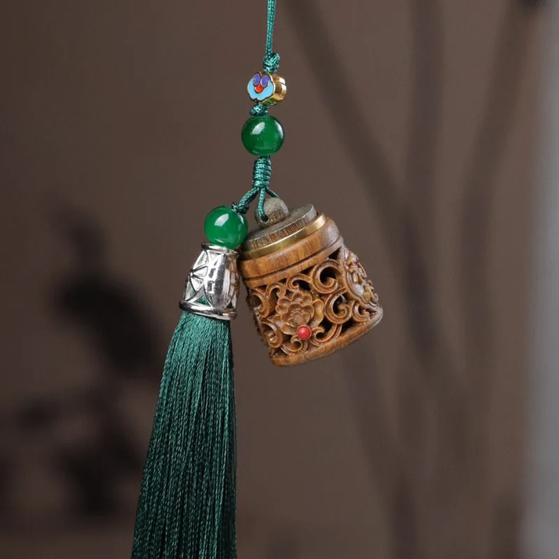 Green Sandalwood Ruyi Sachet Carved Hollow Fragrance Expander Car Hanging Bag Pendant Tiktok Gift Live Wood
Green Sandalwood Ruyi Sachet Carved Hollow Fragrance Expander Car Hanging Bag Pendant Tiktok Gift Live Wood