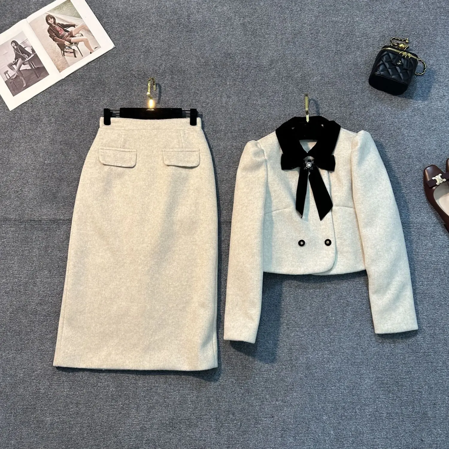 UNXX Winter Women’s Luxury Bow Tie Fragrance Style Suit Women Design Sense Elegant Thickened Coat Skirt Two-Piece Set Hot Sale
UNXX Winter Women’s Luxury Bow Tie Fragrance Style Suit Women Design Sense Elegant Thickened Coat Skirt Two-Piece Set Hot Sale