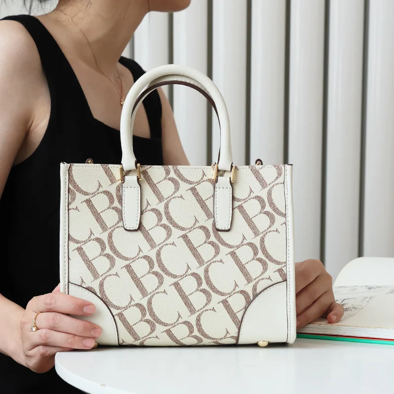 2023 New Large Capacity Letter Printing Portable Vegetable Basket Women Bag Versatile Tote Fashion Casual Shoulder Messenger Bag
2023 New Large Capacity Letter Printing Portable Vegetable Basket Women Bag Versatile Tote Fashion Casual Shoulder Messenger Bag