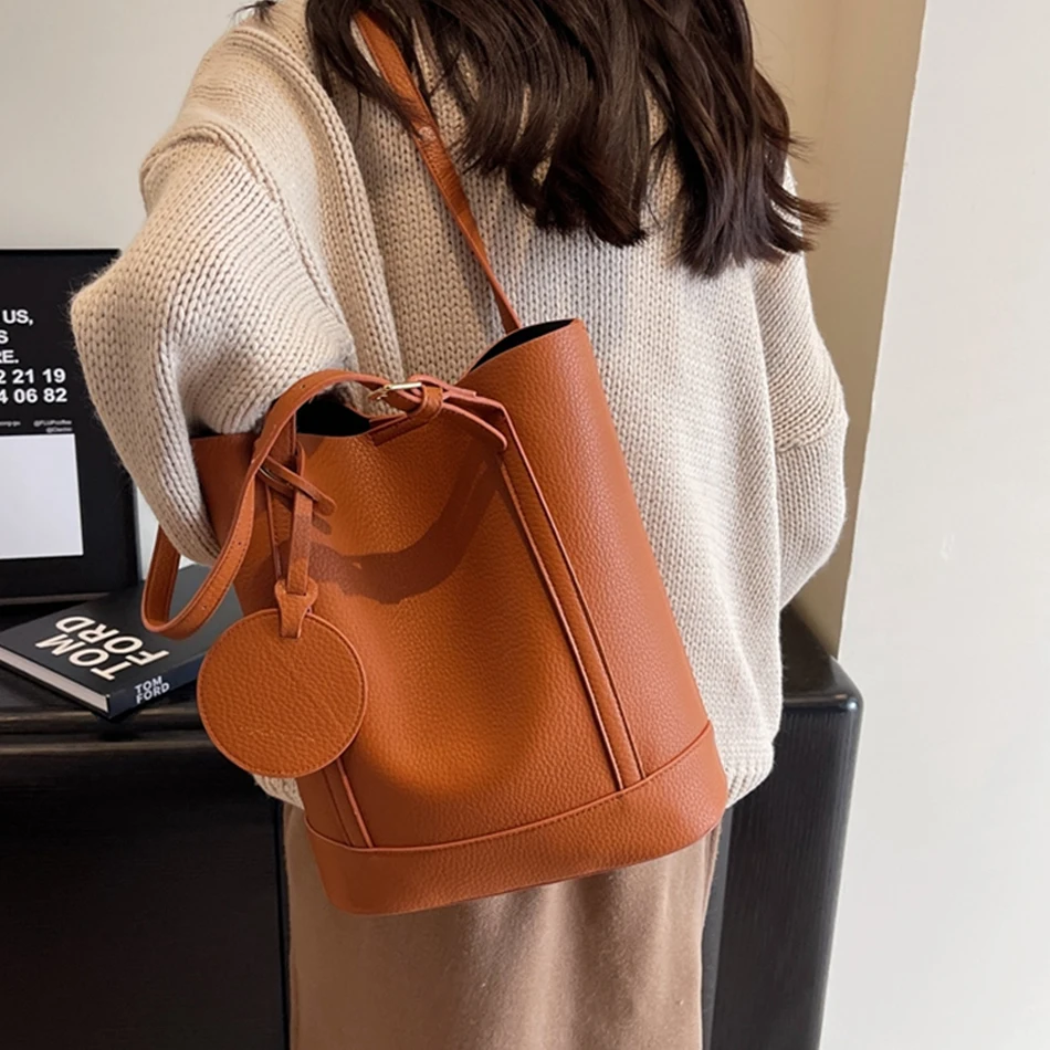 2023 Trendy Women Composite Shoulder Bags Retro PU Leather Side Bag for Ladies Luxury Bucket Handbags and Purses Designer Totes
2023 Trendy Women Composite Shoulder Bags Retro PU Leather Side Bag for Ladies Luxury Bucket Handbags and Purses Designer Totes