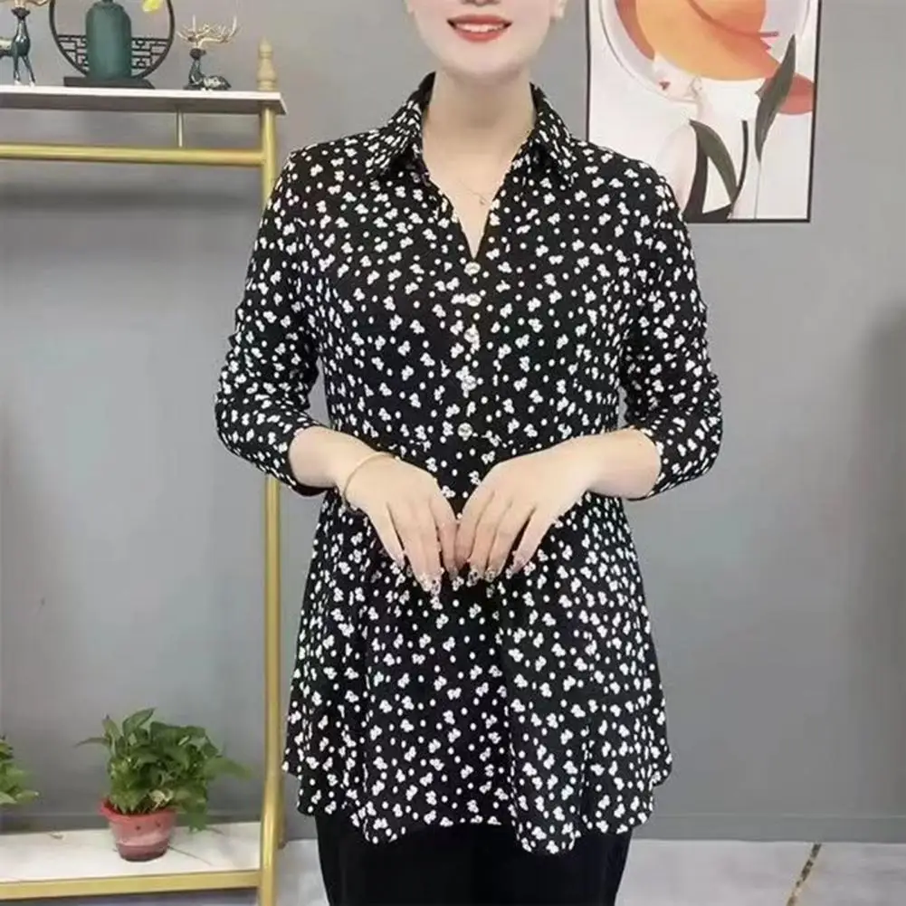 

Women Printed Shirts Floral Print Lapel V-neck Women's Pullover Shirt with Buttons Long Sleeve Mid-aged Mom Top Stylish